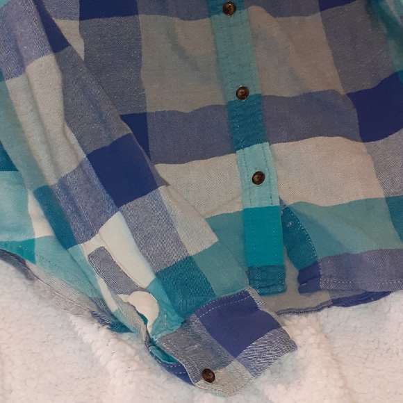 American Eagle Favorite Fit Plaid Longsleeve - Picture 2 of 3